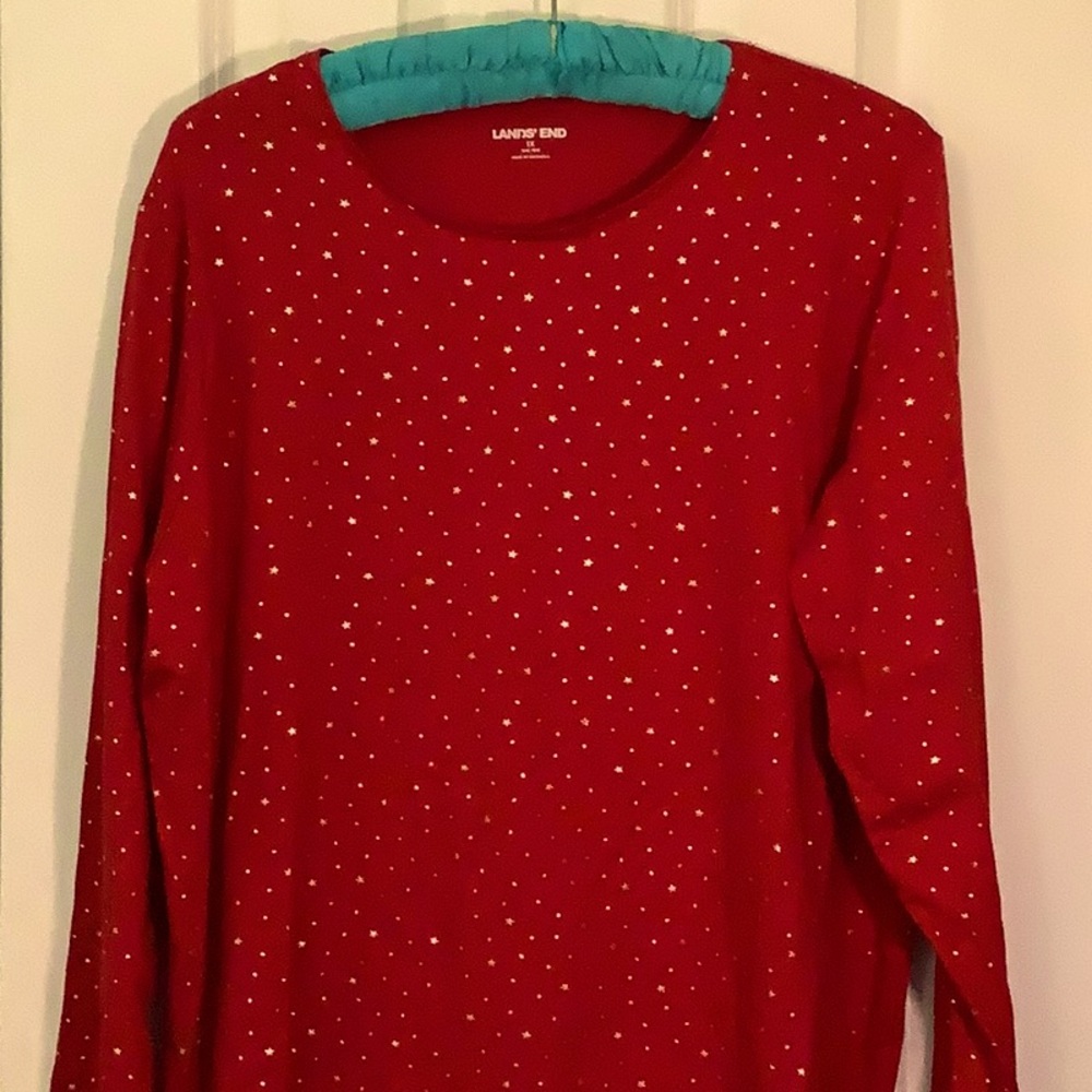 Stunning red tunic for the holidays w tiny gold stars
